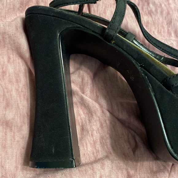 Womens black high heels size: 61/2 - Picture 6 of 7